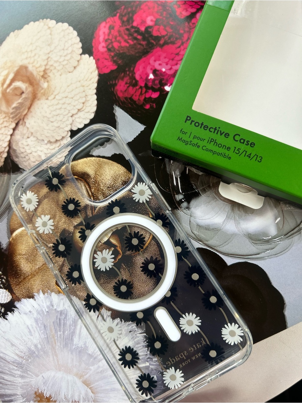 IPhone 15/ 14/13 kate spade Clear Black & White Daisy iPhone Protective Case - Picture 3 of 8